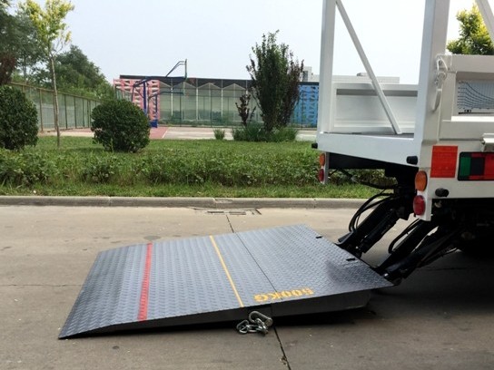 帶升降尾板電動貨車