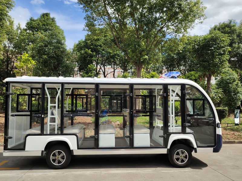 14座封閉式巡邏車