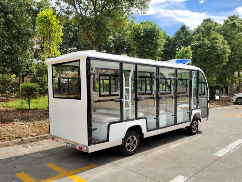 華鍇14座封閉式巡邏車