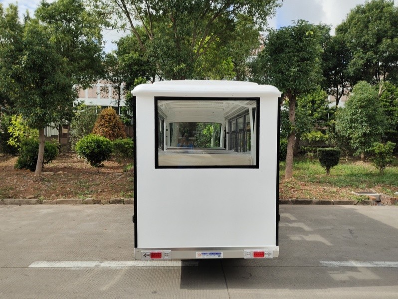 華鍇14座封閉式巡邏車