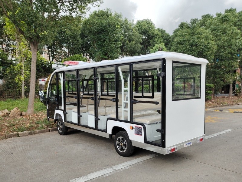 華鍇14座封閉式巡邏車
