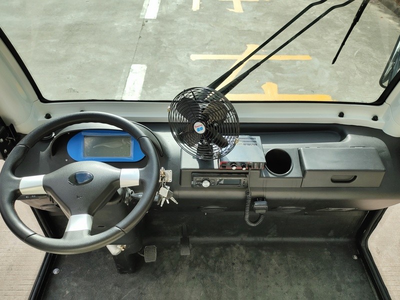 華鍇14座封閉式巡邏車