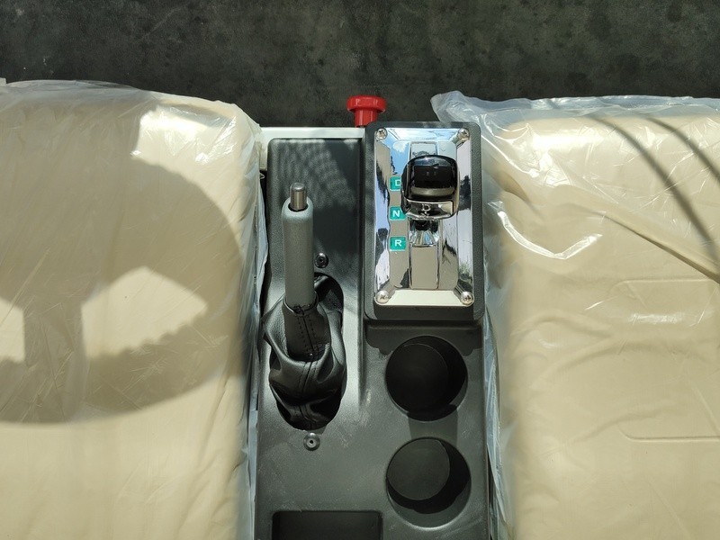 華鍇14座封閉式巡邏車