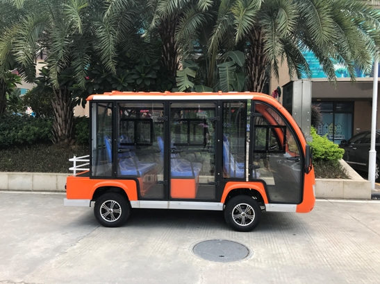封閉式帶門電動觀光車