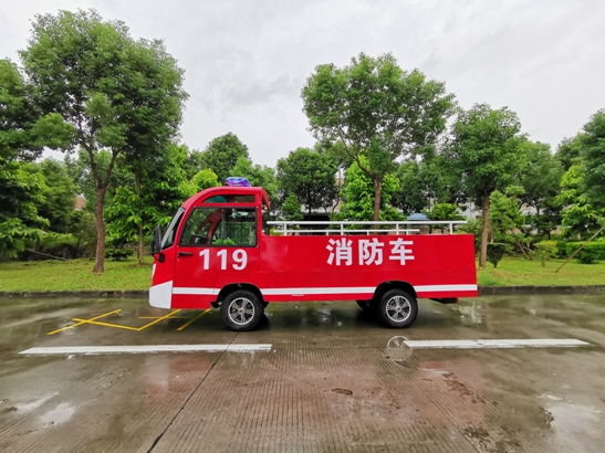 兒童體驗電動消防車