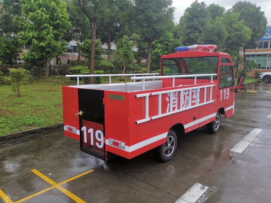 兒童體驗電動消防車
