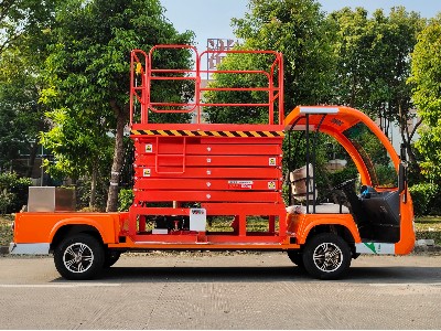 華鍇電動升降車送至企業驗收成功