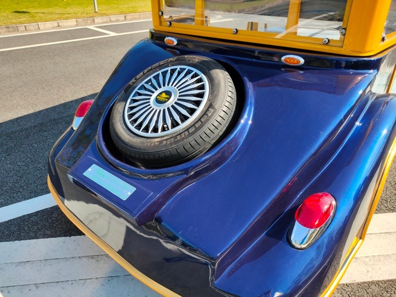 12座封閉老爺車(chē)