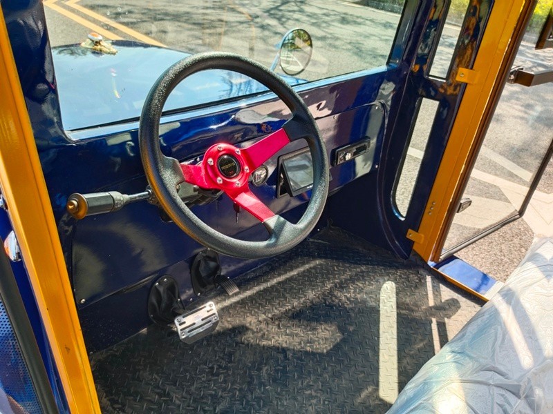 12座封閉老爺車(chē)