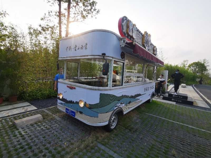 地攤經濟火遍全國， 移動餐車化身為主角，為都市經濟注入久違新動力