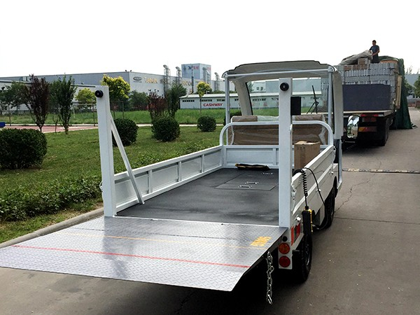 2座帶升降尾板電動貨車