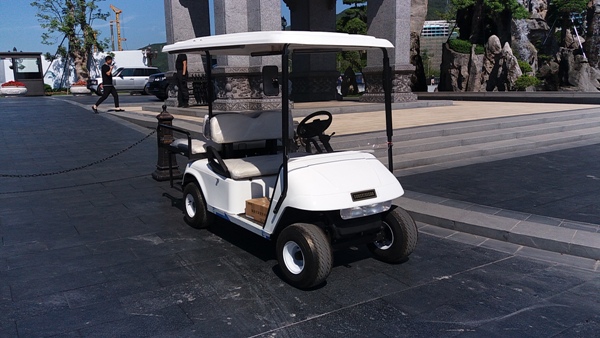 4座位電動高爾夫球車
